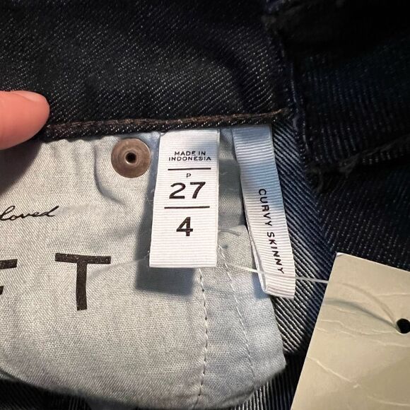 NWT! Loft dark wash curvy skinny jeans. - Picture 6 of 11